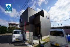 現地（2026年9月16日）撮影。省エネ、安全性を実感できるオール電化住宅＾＾リビング上部に吹抜あり。快適でゆとりのある生活空間で新生活を始めましょう^^