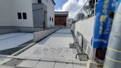 駐車スペースはゆとりある2台分を確保。マイカー用に、お客さま用に、余裕を持ってご利用いただけます。