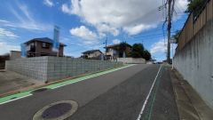 大型車の通行が少なく、騒音や振動が少ないので静かで快適な生活を送れます。