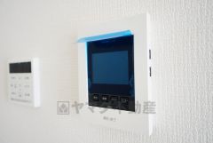 防犯性、セキュリティ対策に安心できるテレビモニター付きインターフォンです。セールスマン対策にもなり安心できます。
