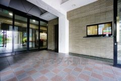 エントランス内に管理人室があると、不審者の侵入防止につながります。さらにオートロック付きで、防犯性アップ。